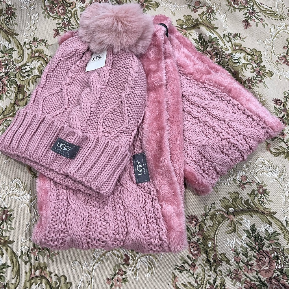 UGG hat and scarf set!!!!! NO TAGS